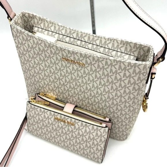 Michael Kors Large Messenger Bag & Large Double Zip Wallet Vanilla/Powder Blush - Picture 10 of 14